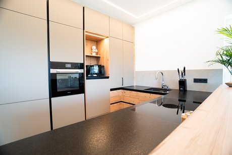 Backofen ergonomisch hochgestellt eingebaut.