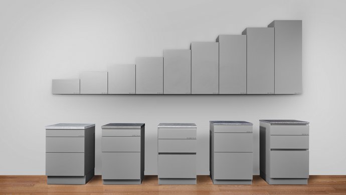 Schematische Darstellung von verschieden hohen Unter- und Oberschränken für die Küche