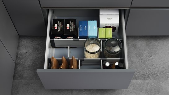 Schubladen-Einteilung in eienr offenen Küchenschublade