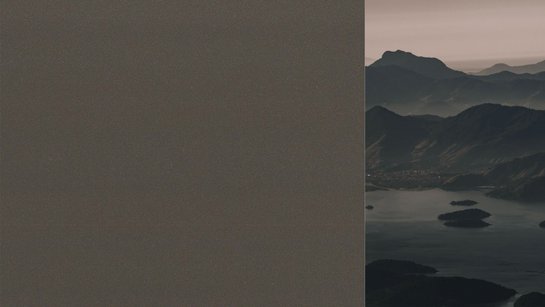 Farbkachel in quarzgrau, daneben ein farblich passendes Bild einer Landschaft