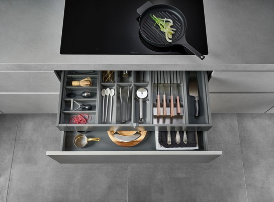Besteckeinsatz-Kombination inkl. Messerhalter in offener Küchenschublade