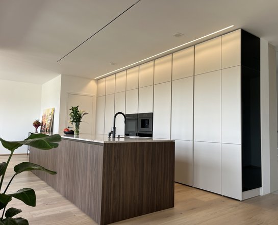 Durchdachtes Design: Hochgestellte Elektrogeräte für mehr Ergonomie.