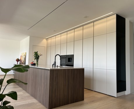 Durchdachtes Design: Hochgestellte Elektrogeräte für mehr Ergonomie.