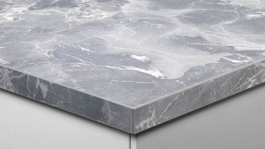 Abbildung einer Dünnarbeitsplatte mit 23 mm Stärke