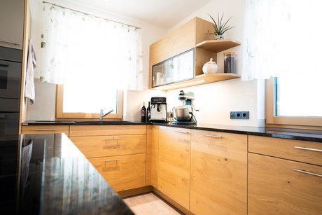 Eine Küche, die Design und Funktionalität in perfekter Balance vereint.