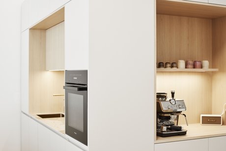 Der Backofen wurde ergonomisch platziert für höchsten Komfort beim Backen und Kochen.