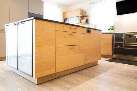 Integrierte Steckdosen sorgen für maximale Funktionalität im Alltag.