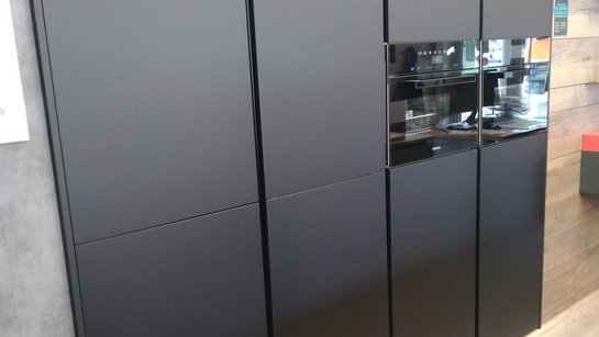 Fachhändler LEEB - mehr als Möbel | Abverkaufsküche | nanoo® onyxschwarz