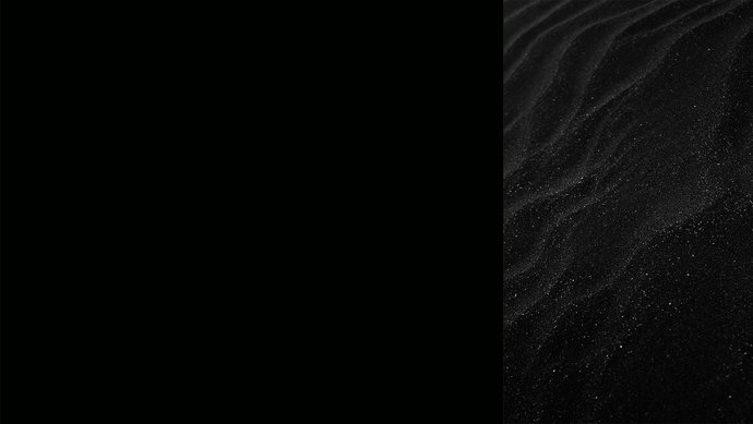 ewe nanoo® onyxschwarz Farbkachel in onyxschwarz, daneben ein farblich passendes Bild von schwarzem Sand