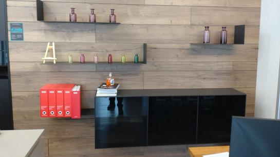 Fachhändler LEEB - mehr als Möbel | Abverkaufsküche | Sintesa carameleiche