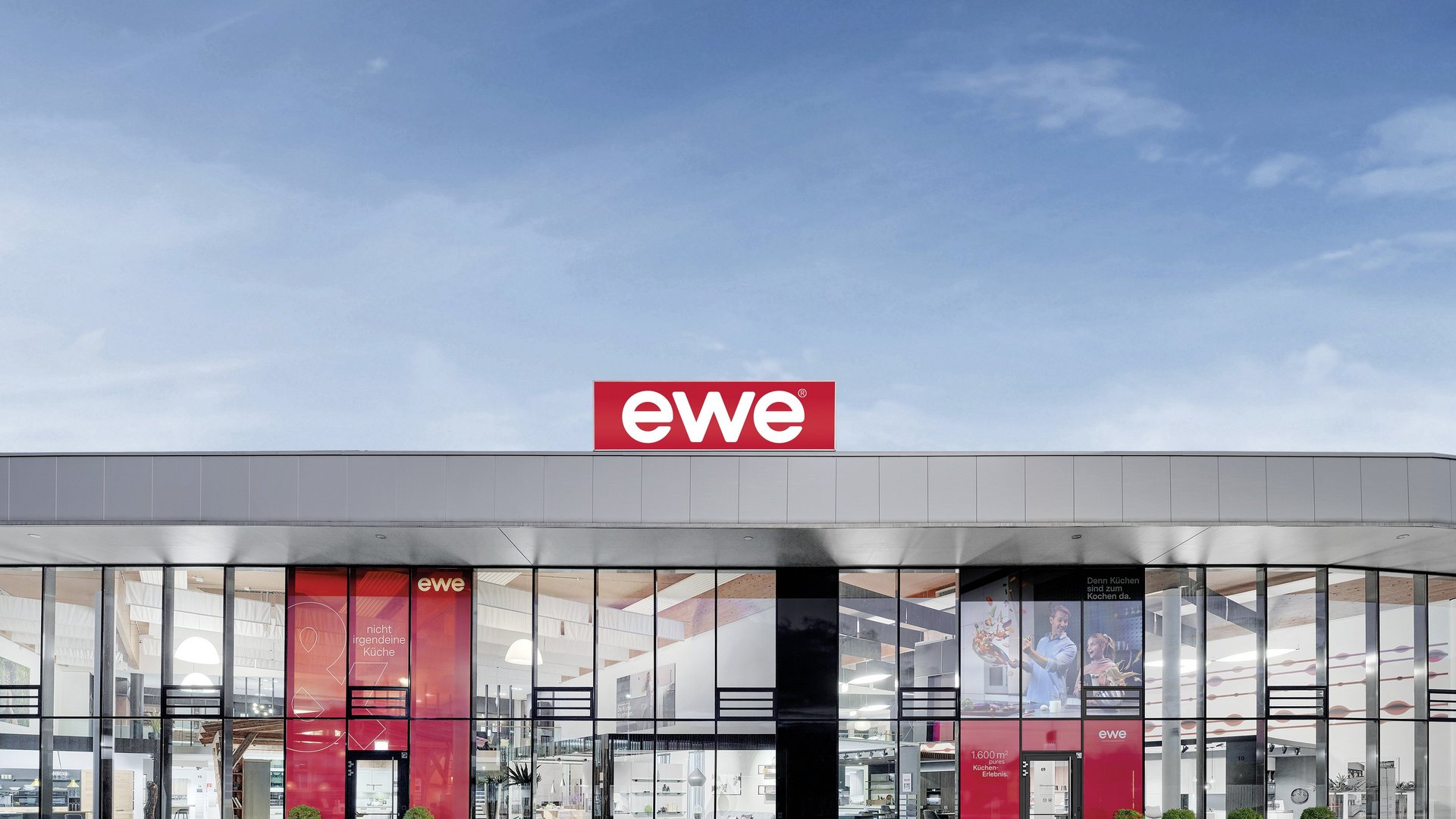 ewe Küchenschauraum | Österreichs größter Schauraum für Küchen Außenansicht vom ewe Küchenschauraum in Pasching