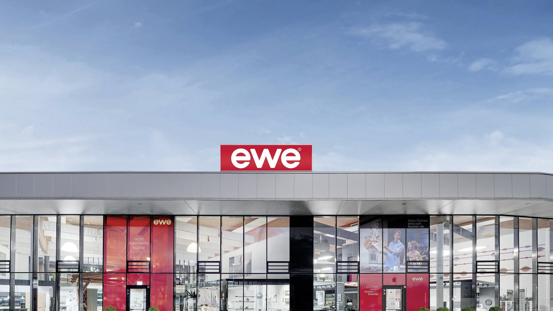 ewe Küchenschauraum | Österreichs größter Schauraum für Küchen Außenansicht vom ewe Küchenschauraum in Pasching