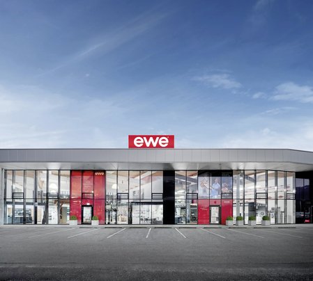 ewe Küchenschauraum | Österreichs größter Schauraum für Küchen Außenansicht vom ewe Küchenschauraum in Pasching