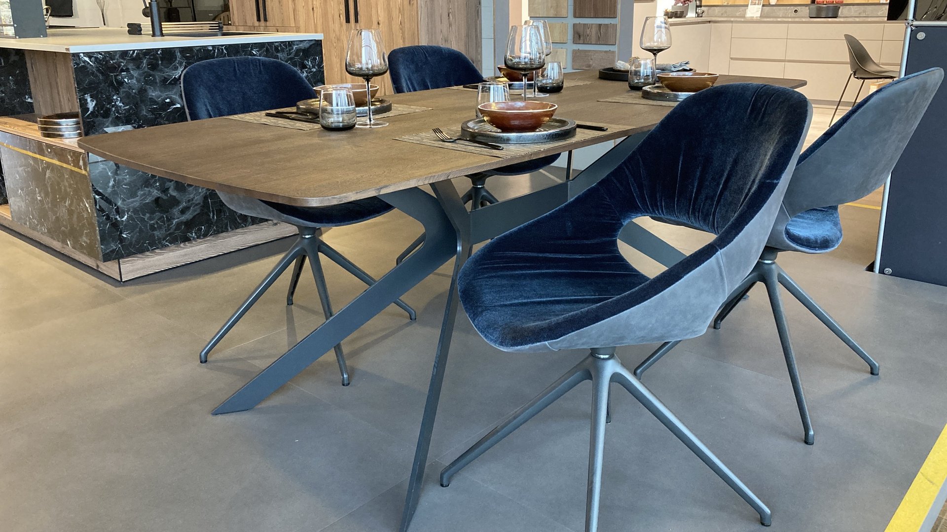 Designermöbel im Abverkauf | Anrei Tischgruppe Vivo | ewe Küchenschauraum Pasching