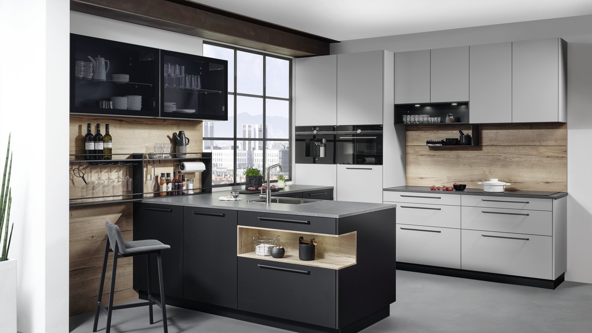 ewe nanoo® in felsgrau . onyxschwarz, schräge Hauptansicht L-förmige Küche mit Hoch- und Oberschränken in felsgrau und schwarzer Insel